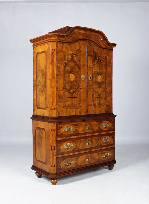 Traumhafte Barock Aufsatzkommode, Nussbaum, Braunschweig um 1750 - Braunschweig
Nussbaum
Barock um 1750