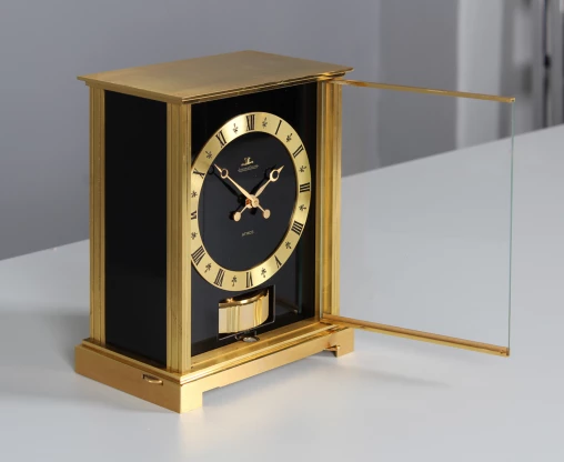 Orologio Atmos nero di Jaeger LeCoultre, ottime condizioni, ricondizionato, 1970 - Svizzera
Ottone placcato oro
Anno di fabbricazione 1970