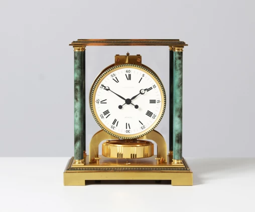 Jaeger LeCoultre, Atmos Vendome with marbled columns, year of manufacture 1969 - Switzerland
Brass gold plated and lacquered
Year of manufacture 1969