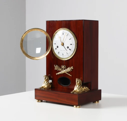 Pendule de cheminée antique, Empire, Biedermeier Pendule avec calendrier, D'Audience - France
Acajou
début du 19e siècle