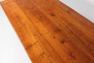 Ein Esstisch der gelebt hat