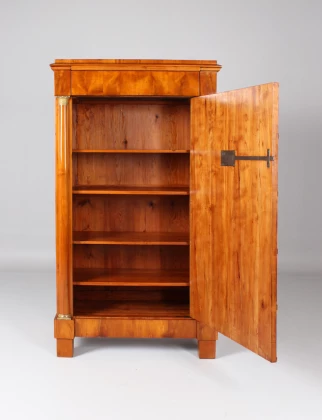 Ancienne armoire Biedermeier en cerisier
