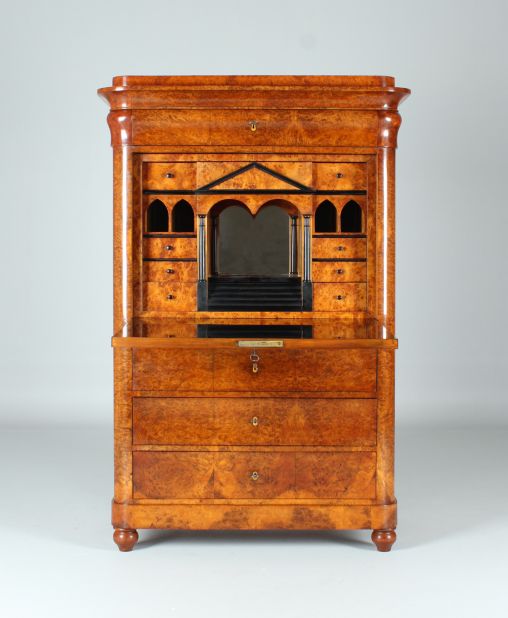 Antiker Biedermeiersekretär mit tollem Innenleben, Wurzelholz, um 1840 - Pfalz (?)
Maserholz
Biedermeier um 1840