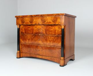 Biedermeier chest of drawers