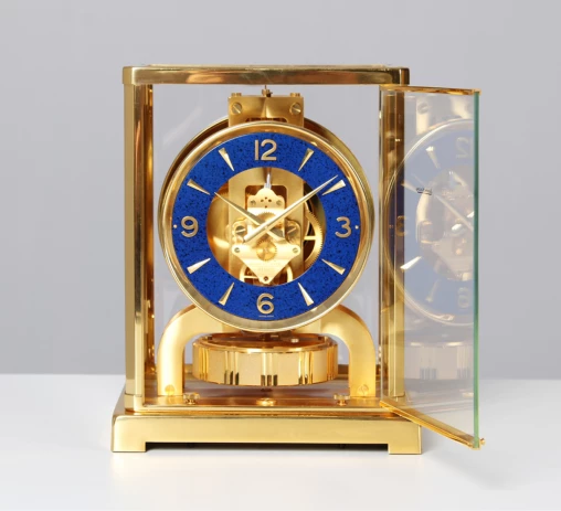 Originale Atmos Uhr von Jaeger LeCoultre, seltenes blaues Zifferblatt - Schweiz
Messing vergoldet
Baujahr 1977 - 1978