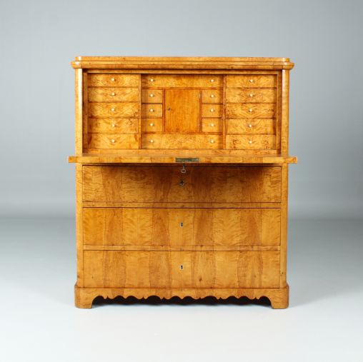 Biedermeier chest from Sweden in light wood with many drawers - Sweden
Ice birch
Mid 19th century