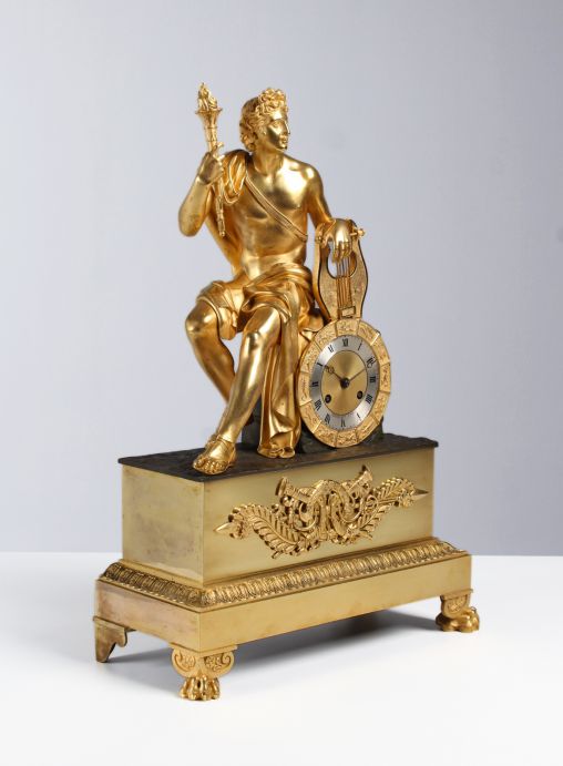 Grande pendule antique, Apollon avec lyre, dorée à chaud, France 1830 - Paris
bronze doré au feu et patiné
vers 1830