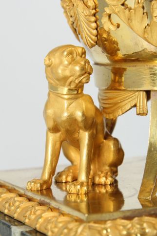 Bouledogue en bronze doré à chaud