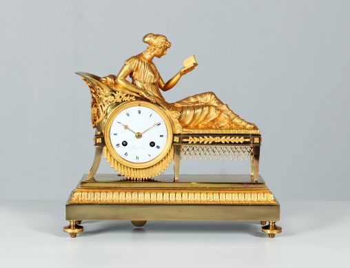 Horloge de cheminée antique, Pendule La Recamière, Mantel Clock, Empire, vers 1800 - France
bronze, émail
Empire vers 1810