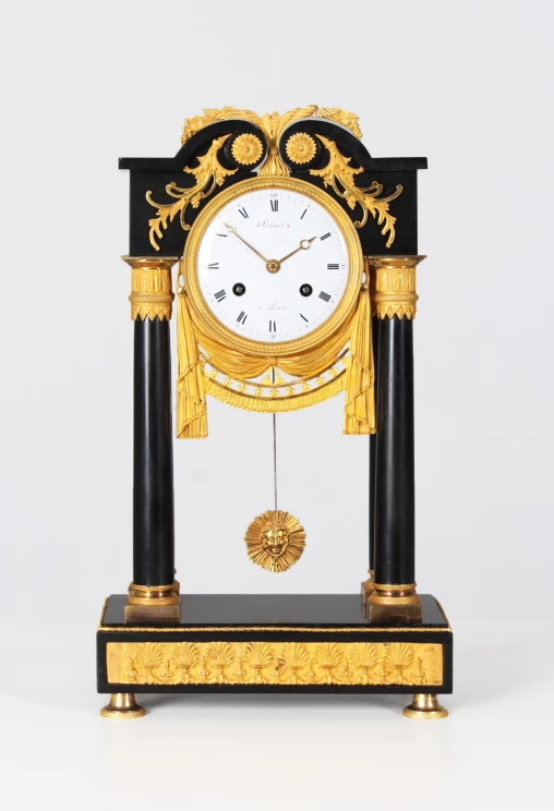Ancienne horloge Directoire Portal, pendule, marbre noir, vers 1800 - France
Marbre, bronze, émail
Directoire vers 1800
