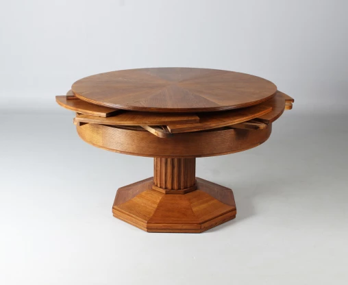 Round antique dining table, extendable, 120 - 170 cm, 1920s, oak - Liegnitz (Josef Seiler workshop)
Oak
1920s
