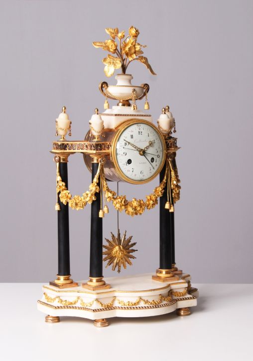 Horloge de portail antique, Louis XVI vers 1790, horloge de cheminée avec colonnes, restaurée - Paris
Marbre, bronze doré au feu
Louis XVI vers 1790