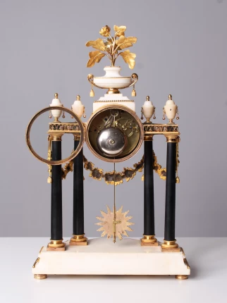 Horloge de cheminée Louis XVI