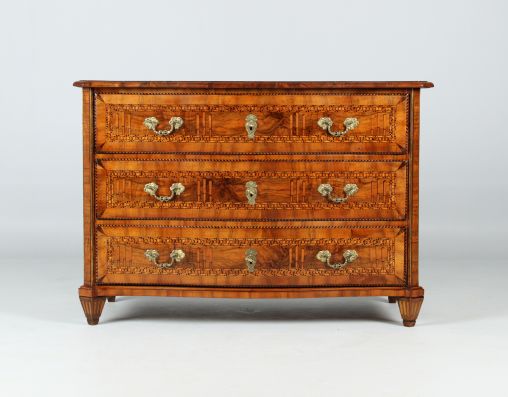 Commode antique, en noyer avec marqueterie, style torsadé, Louis XVI vers 1780 - Dresde
Noyer et autres.
Style torsadé vers 1785