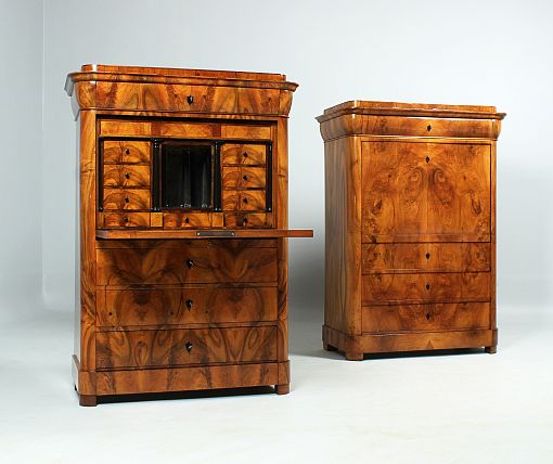 Antiker Sekretär und Blender, Nussbaum, Biedermeier, Pfalz um 1830 - Pfalz
Nussbaum
Biedermeier um 1830