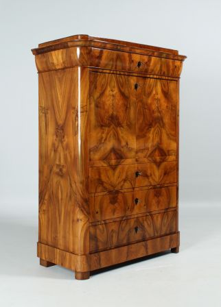 Secrétaire en noyer vers 1830