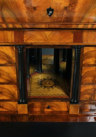 Intérieur du secrétaire Biedermeier vers 1830