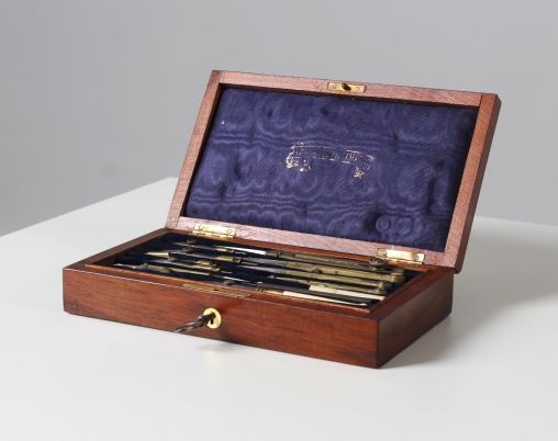 Antico strumento da disegno, scatola per compasso, disegnatore tecnico, 1880 circa - Inghilterra
Palissandro
intorno al 1880