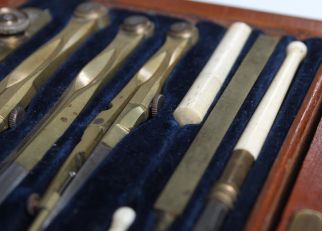 Boîte ancienne dessinateur technique