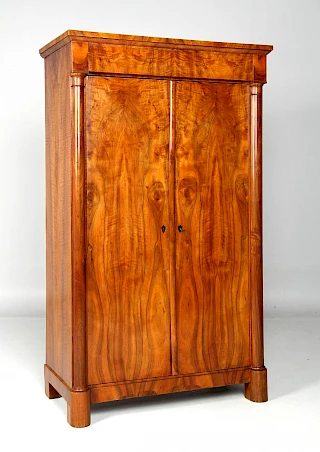 <p>Southwest Germany<br />
Walnut<br />
Biedermeier around 1830</p>