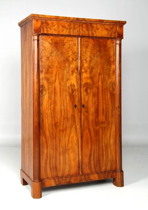 Piccolo mobile antico Biedermeier a grana grossa, noce, 1830 - Germania sud-occidentale
Noce
Biedermeier c. 1830
 