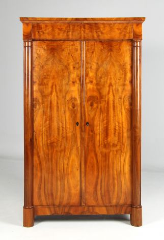 Armadio Biedermeier in noce