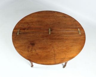Nussbaum mit Patina