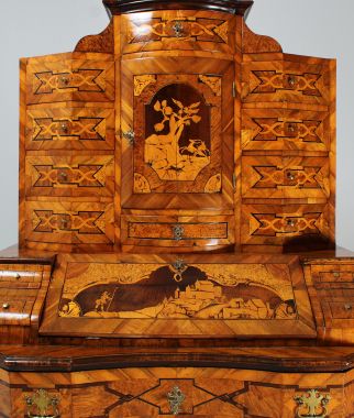 Baroque tabernacle secrétaire, en noyer, vers 1750