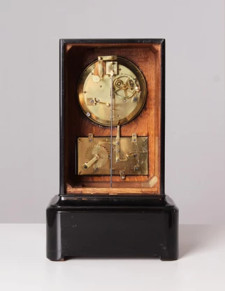 Rückseite antike Uhr