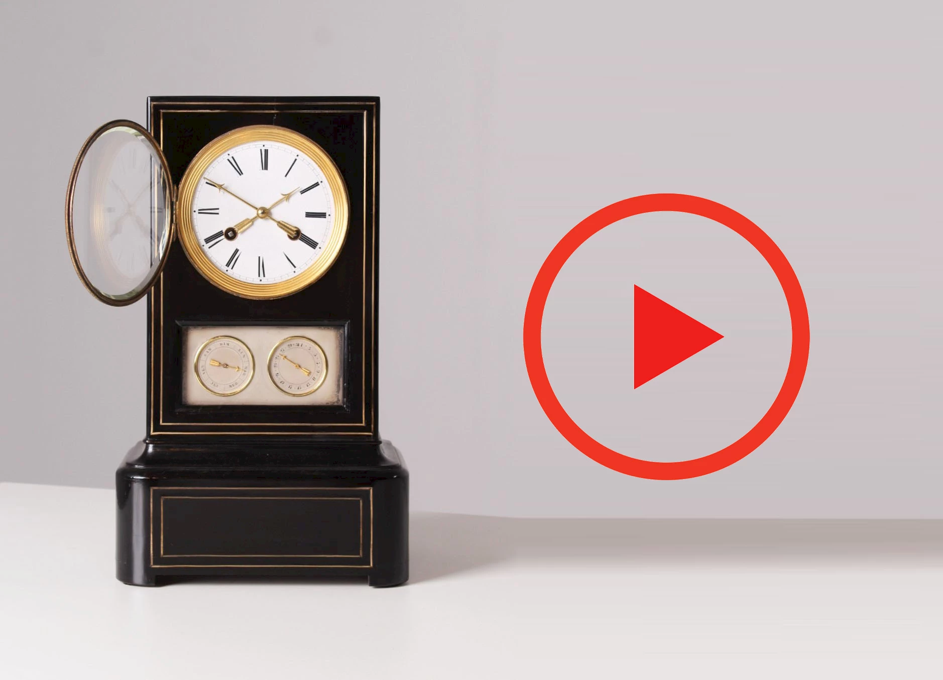 Antike französische Kaminuhr mit Kalender und wunderschönen