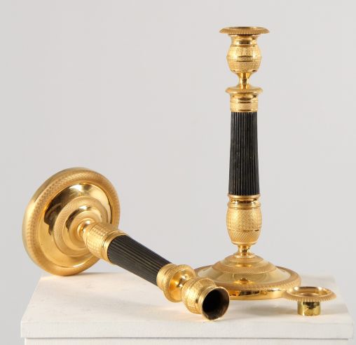 Zwei antike vergoldete Kerzenleuchter, Frankreich, Empire um 1820 - Frankreich
vergoldete Bronze
um 1820