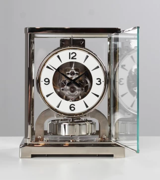 Silberne Atmos von Jaeger LeCoultre