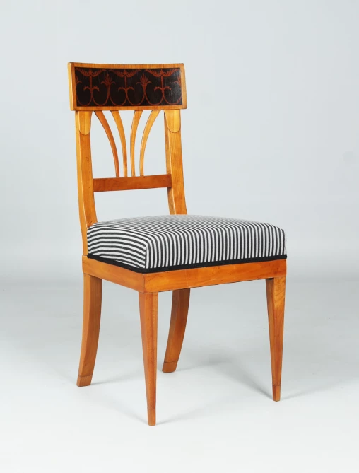 Antique cherry wood chair, Biedermeier c. 1830, restored - Southern Germany
Cherry tree
Biedermeier around 1830