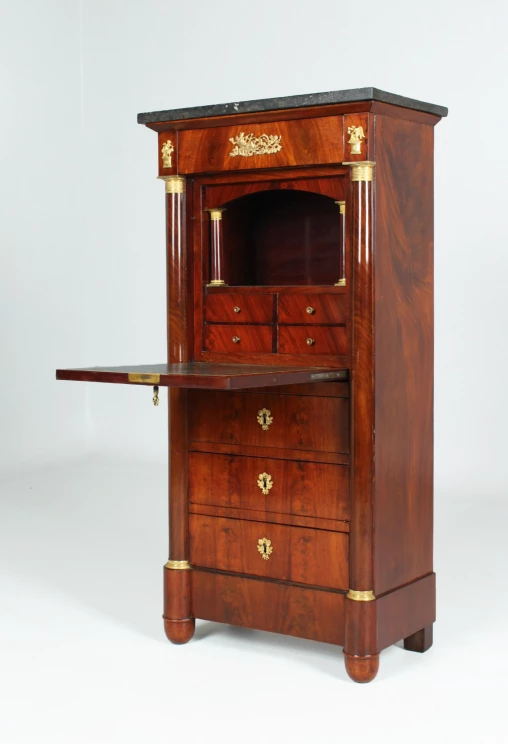 Très petit secrétaire antique, ferrures originales, Empire vers 1810 - France
Acajou
Empire vers 1810