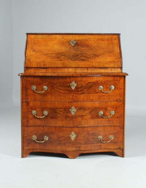 Small antique secretary with sloping lid, walnut, Switzerland c. 1760 - Switzerland (Bern)
Walnut
Baroque around 1760
 