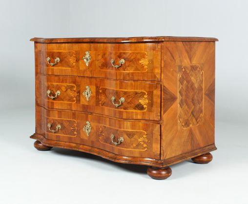 Antique baroque chest of drawers, walnut with marquetry, baroque around 1750, patina - Middle German
Walnut
Baroque around 1750