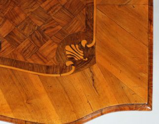 Commode baroque allemand, trois tiroirs, en noyer, vers 1750