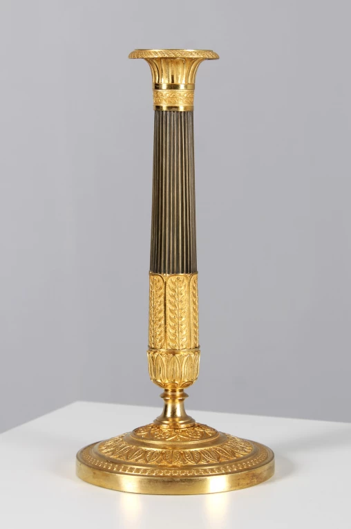 Antiker goldener Kerzenständer aus dem 19. Jhdt, Bronze vergoldet - Frankreich
Bronze vergoldet und patiniert
19. Jahrhundert