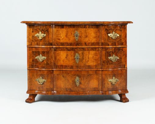 Antique chest of drawers, walnut, marquetry, restored, Baroque c. 1760 - Central German
Walnut a.o.
Baroque around 1760