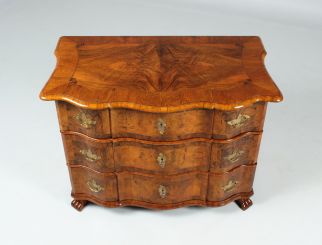 Baroque chest of drawers walnut