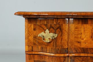 Baroque chest of drawers walnut