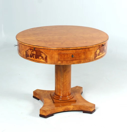Ancienne table de jeu Biedermeier avec marqueterie, le bouleau, vers 1830 - Scandinavie
Bouleau et autres.
Biedermeier vers 1830