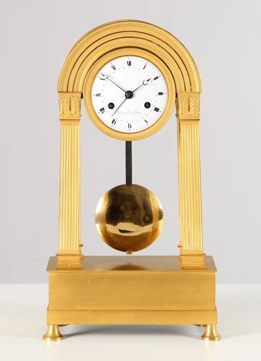 Orologio a portale antico, Pendule des Empire, Francia, Parigi 1820 - Francia (Parigi)
Bronzo, smalto
Impero intorno al 1820