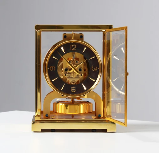Jaeger LeCoultre, Atmos Uhr mit schwarzem Zifferblatt, Baujahr 1955 - Schweiz
Messing vergoldet
Baujahr 1955