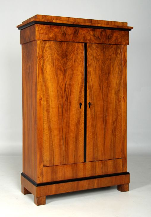 Piccolo mobile antico, Biedermeier c. 1825, impiallacciato in noce - Germania meridionale
Noce
Biedermeier intorno al 1820