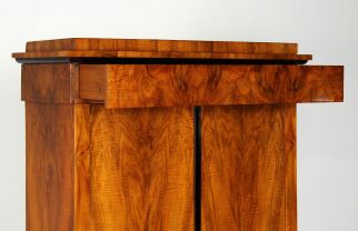 Armadio in noce Biedermeier