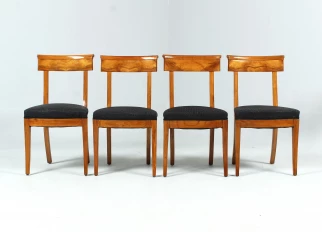 Huit chaises antiques Biedermeier cerise