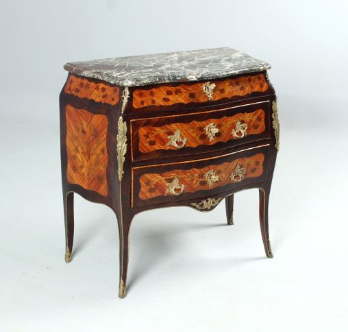 Antique chest of drawers with floral marquetry, France circa 1890 - France
Rosewood a.o.
second half 19th century