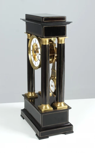 Horloge à portique antique avec échappement Brocot