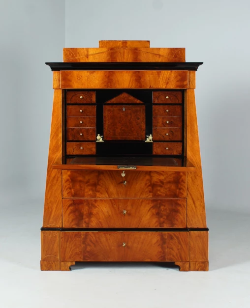 Tapered Biedermeier chest of drawers, mahogany, Empire c. 1820 - Central Germany
Mahogany
Biedermeier around 1820